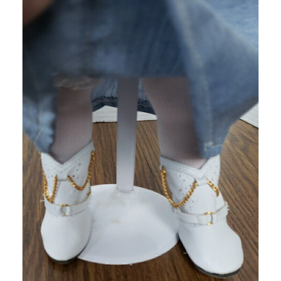 Brown Haired 19 Inch Cowgirl Porcelain Doll From Vera's Doll Cupboard - Picture 7 of 8